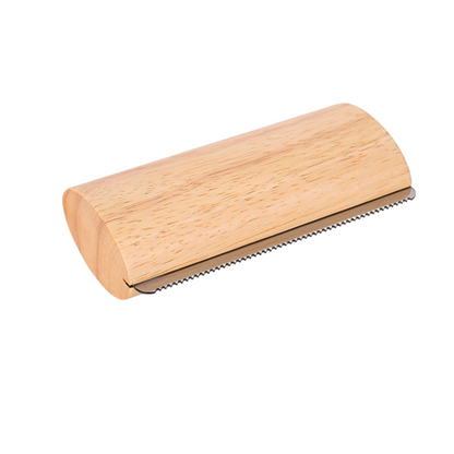 🥳Spazzola delicata per la muta – Nessuna trazione, nessun dolore. Manico ergonomico in legno. Rimuove il sottopelo e il pelo morto. Perfetta per animali ansiosi o sensibili. Una sessione di toelettatura serena. 🌿💚