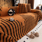 Copridivano in Peluche 🛋️✨🧺 Morbido peluche al tatto, con fondo antiscivolo e lavabile in lavatrice, protegge il divano da macchie e usura e conserva un ambiente di relax confortevole ogni giorno.