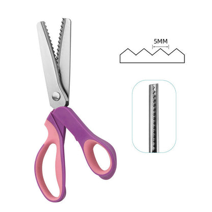 🔥 -50% Oggi: Forbici a Zig-Zag in Acciaio Inox ✂️ – Manici ergonomici imbottiti, taglio decorativo perfetto per cucito, trapunte e scrapbooking.